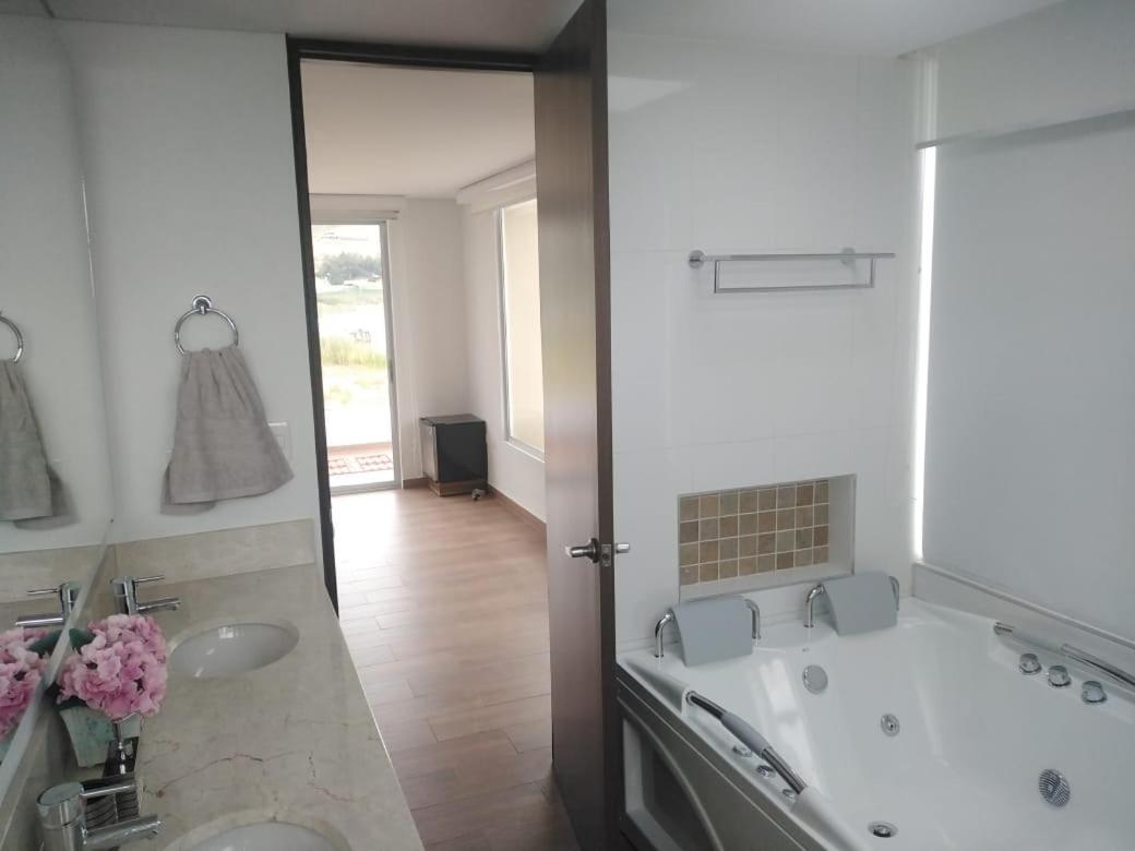 Casa El Pino Bed & Breakfast อกิตาเนีย ภายนอก รูปภาพ